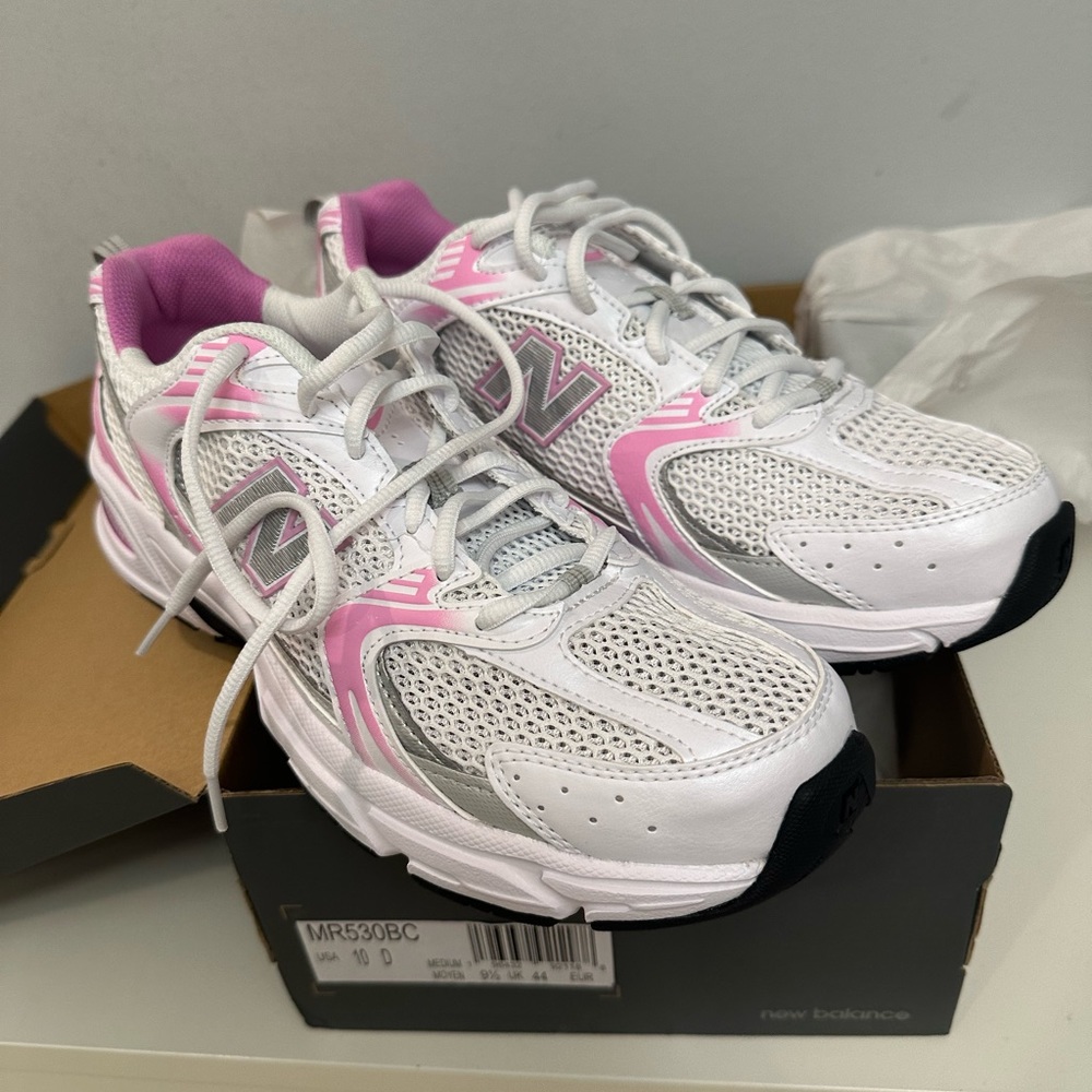 NWT New Balance MR530 in White Pink